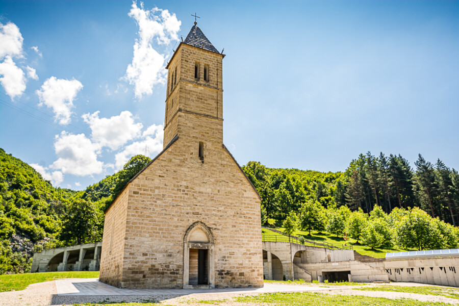 Balkan-2019-07-17-Jajce-Plocari_049-Crkva-sv-Ive